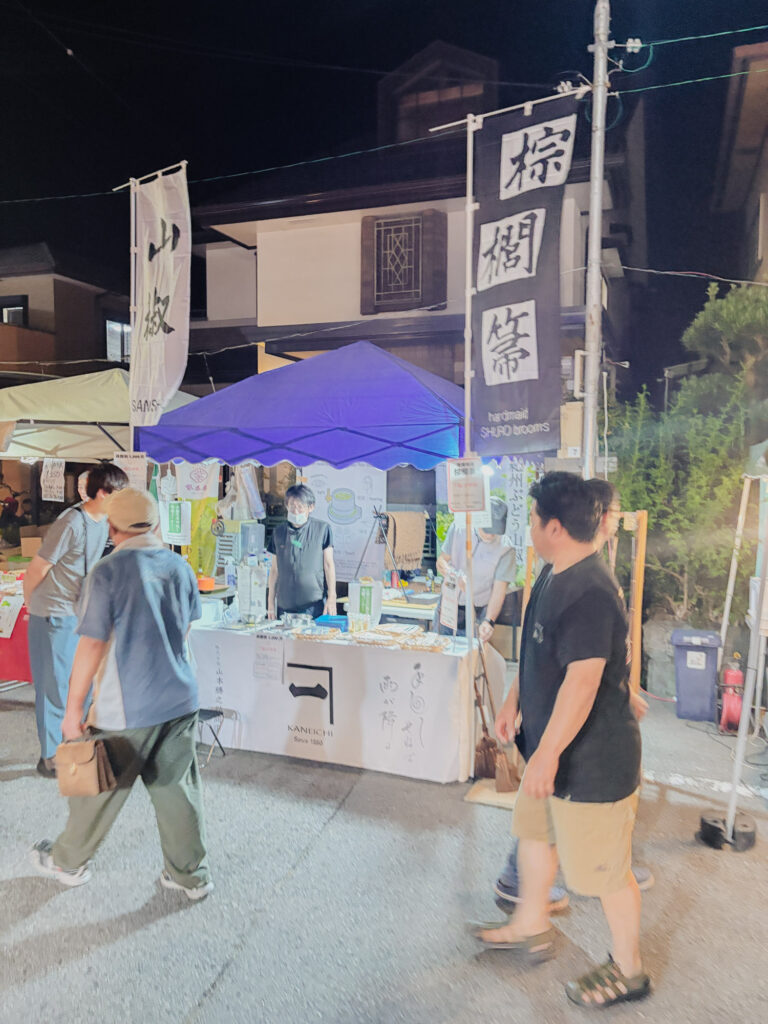 下駄市 棕櫚帚の屋台