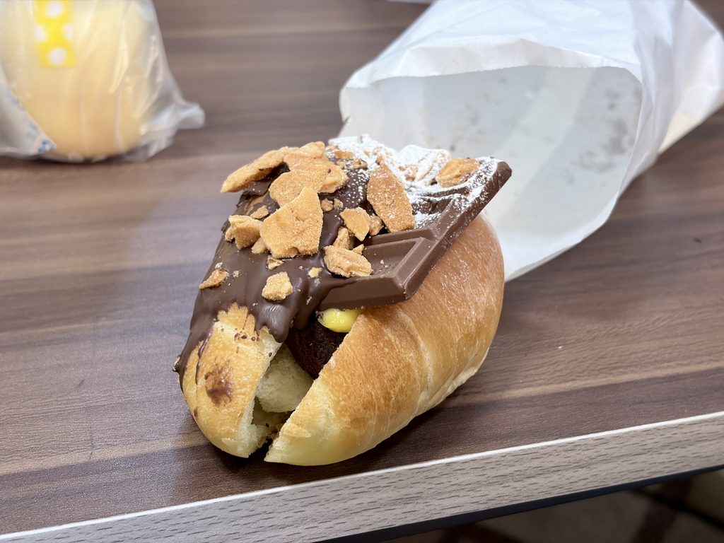 ザクショコラ 塩パン